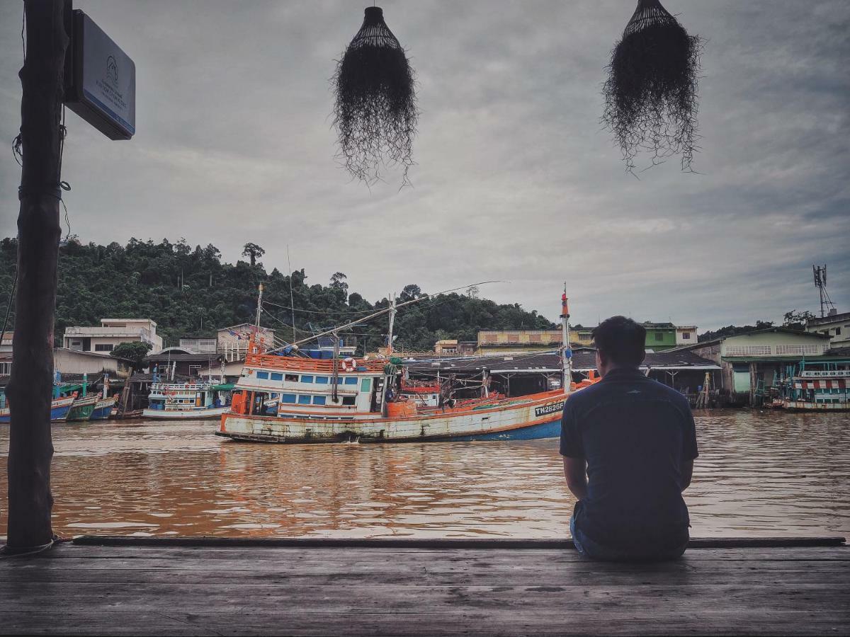 Rub Lom Chom Klong Homestay Chumpon Extérieur photo